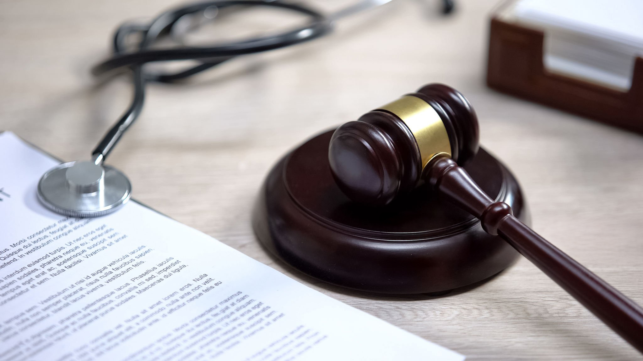 Abogado asesorando en derecho laboral