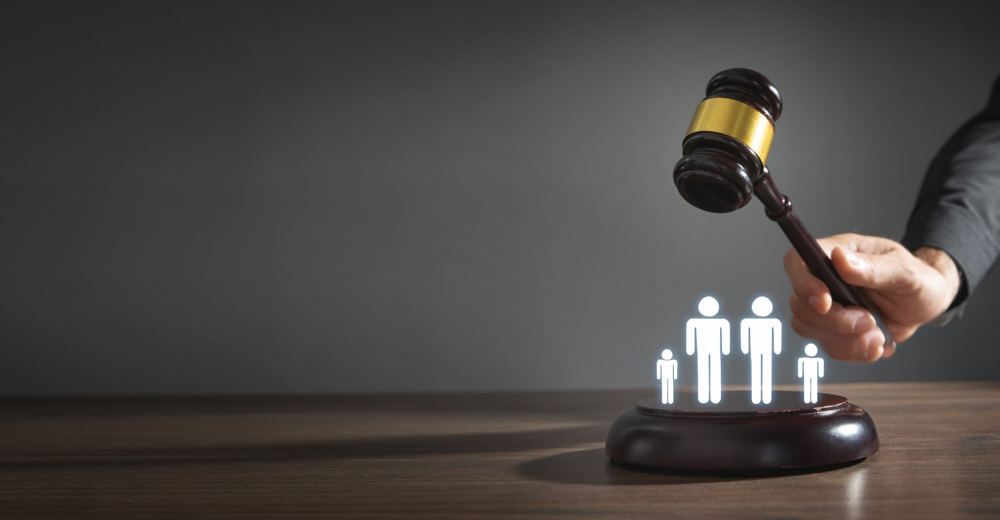 Abogado asesorando en derecho laboral